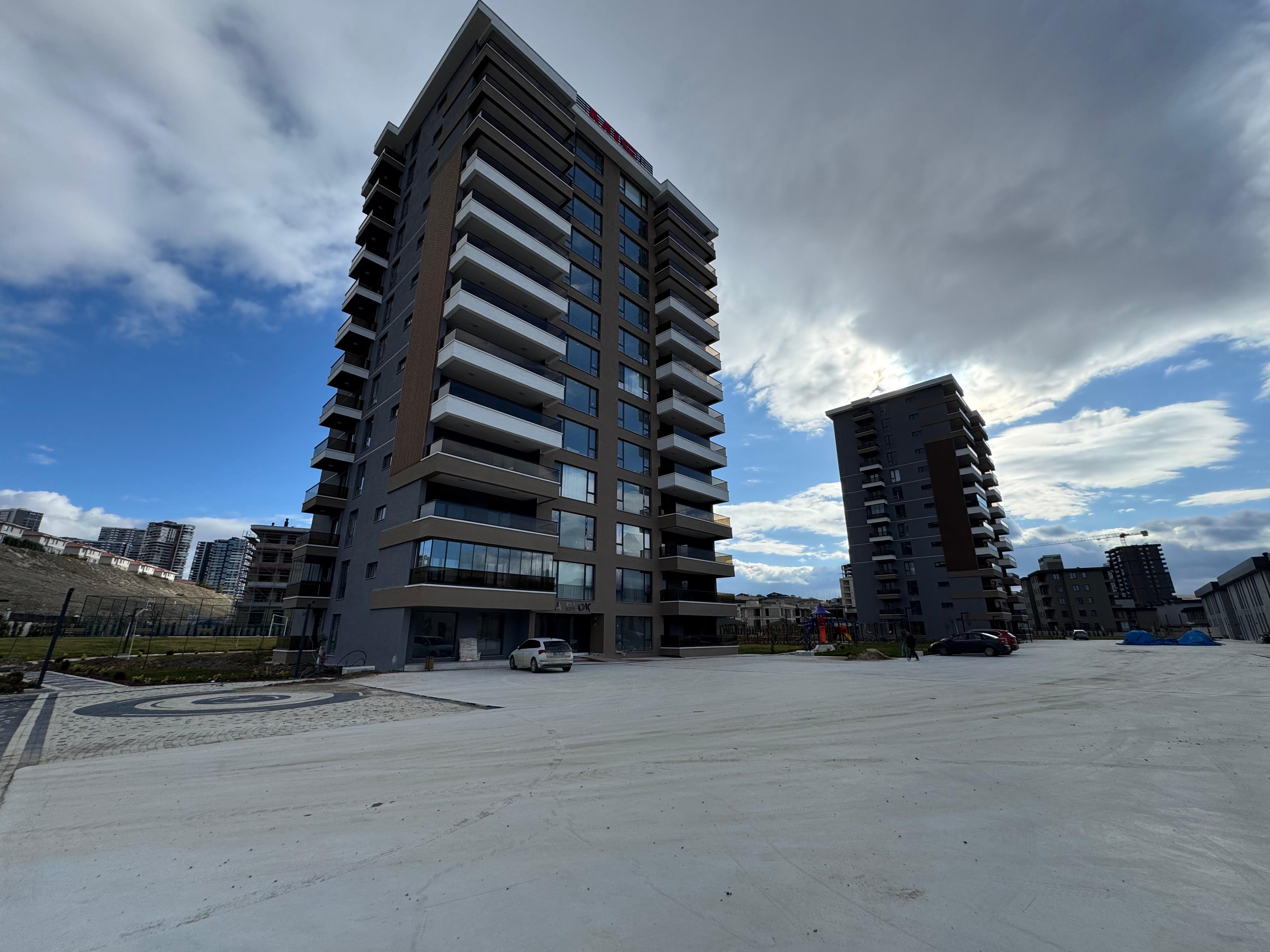 YAŞAMKENT'TE SEEÇKİN YAŞAM ULTRA LÜKS 4,5+1SIFIR DAİRE