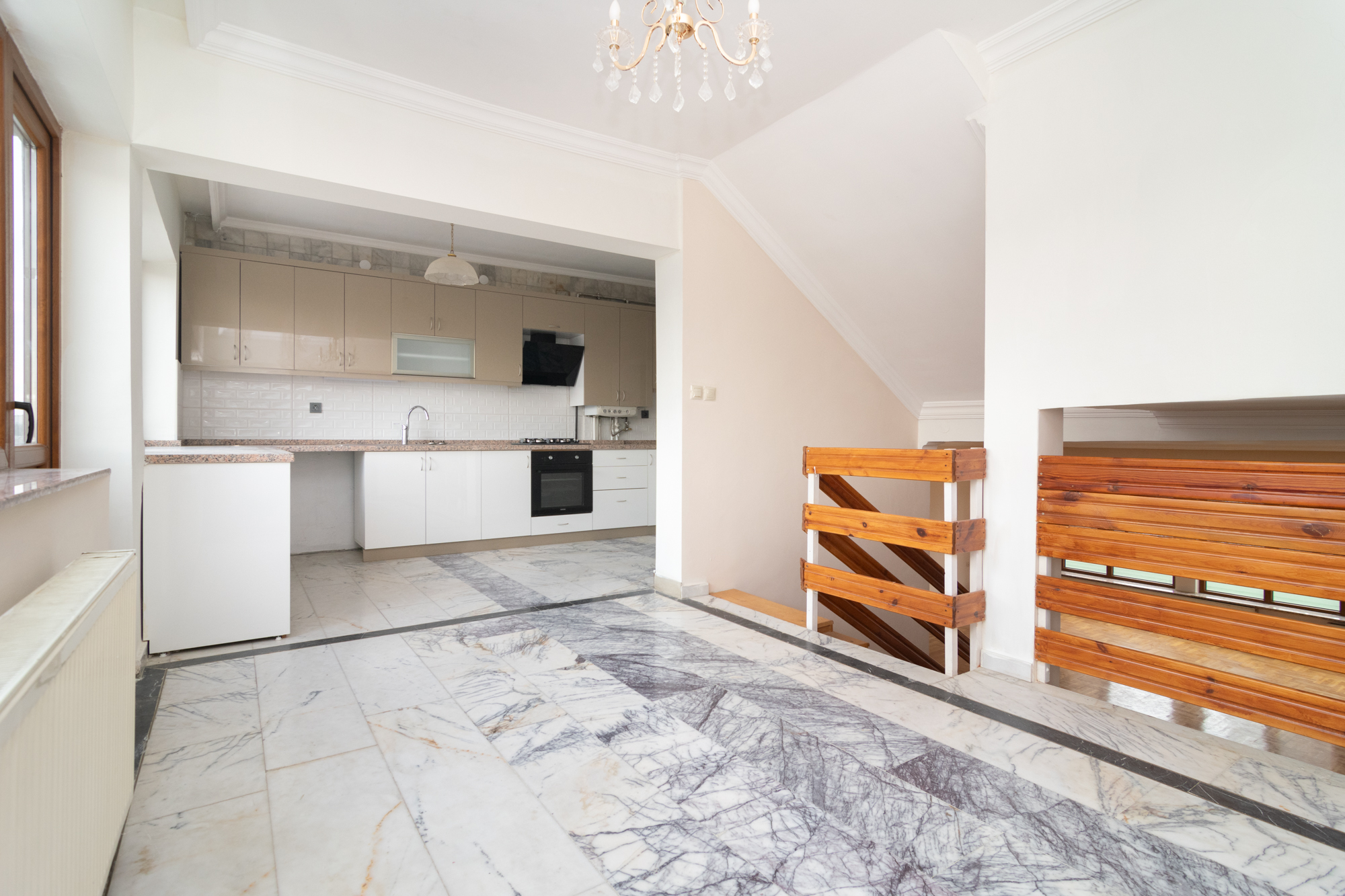 TURAN GÜNEŞ BULVARI MSB LOJMANLARI KARŞISINDA 5+1 DAİRE