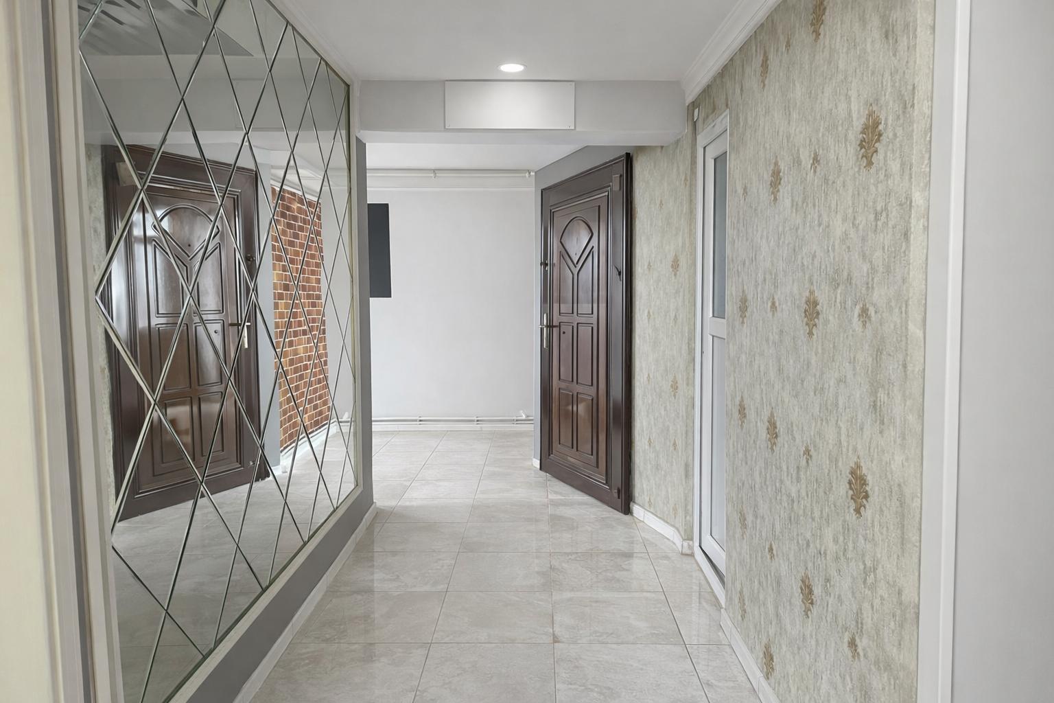 Elazığ'ın en merkezi ve değerli lokasyonlarından Gazi Caddesi üzerinde, satılık ve kiralık 2+1 geniş ofis!