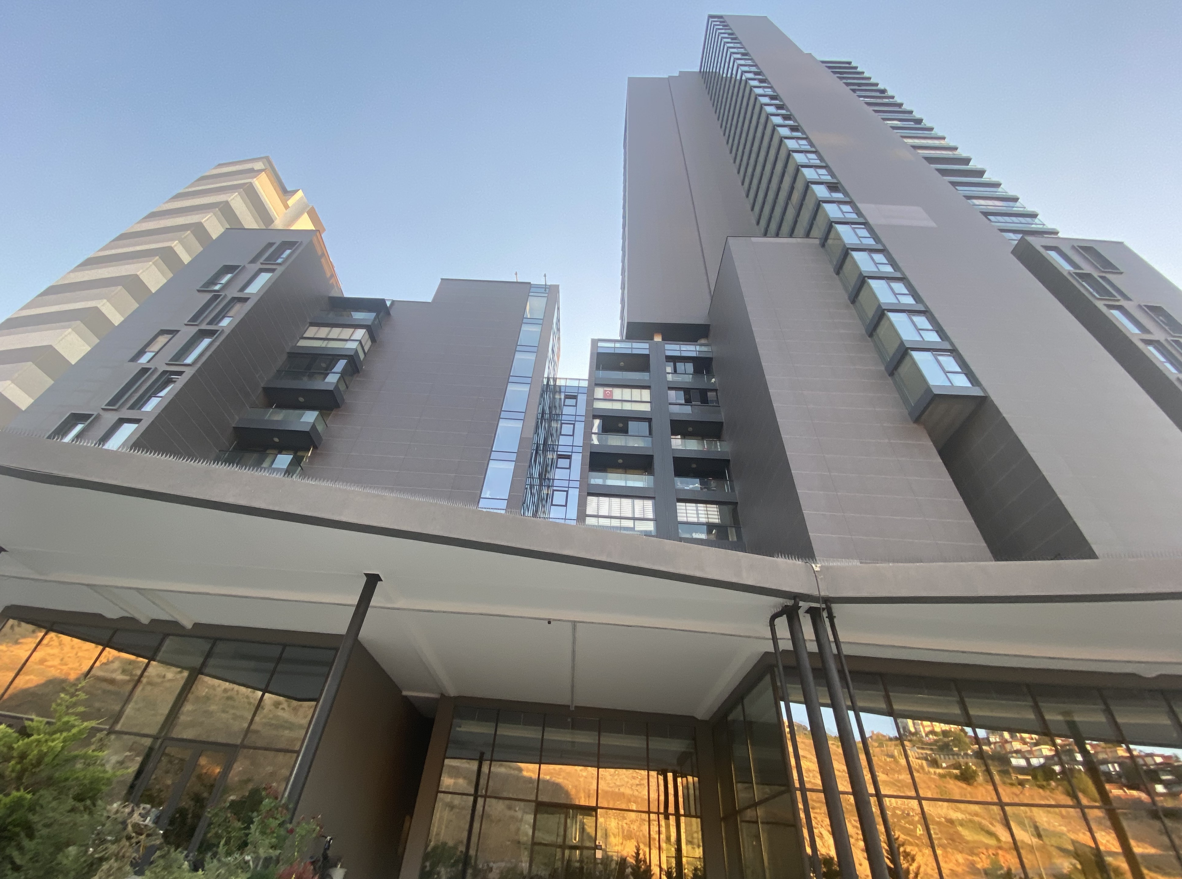 SO ÇAYYOLU SİTESİNDE SATILIK 2+1 EŞYALI ÖZEL YAPILI DAİRE