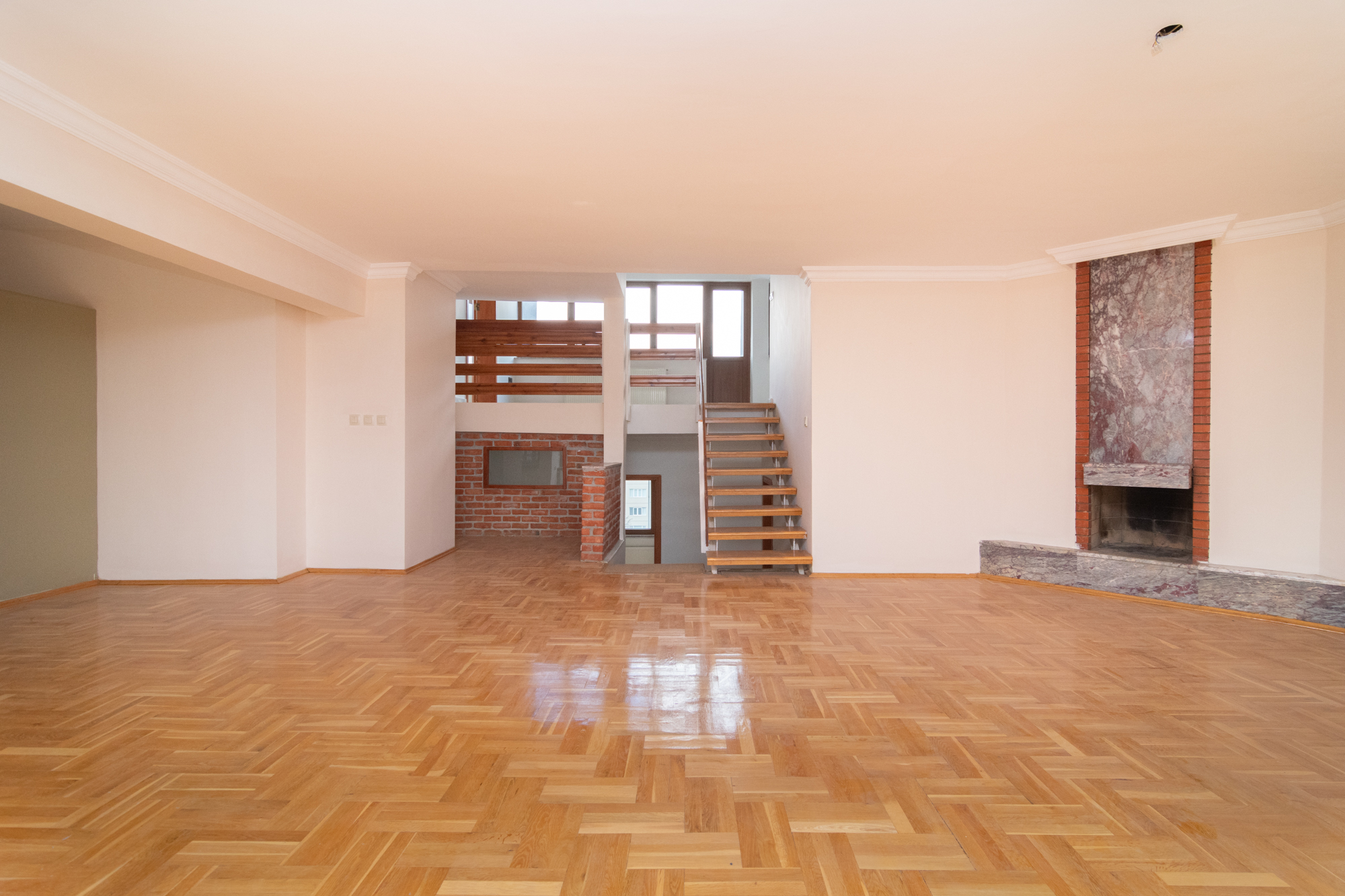 TURAN GÜNEŞ BULVARI MSB LOJMANLARI KARŞISINDA 5+1 DAİRE