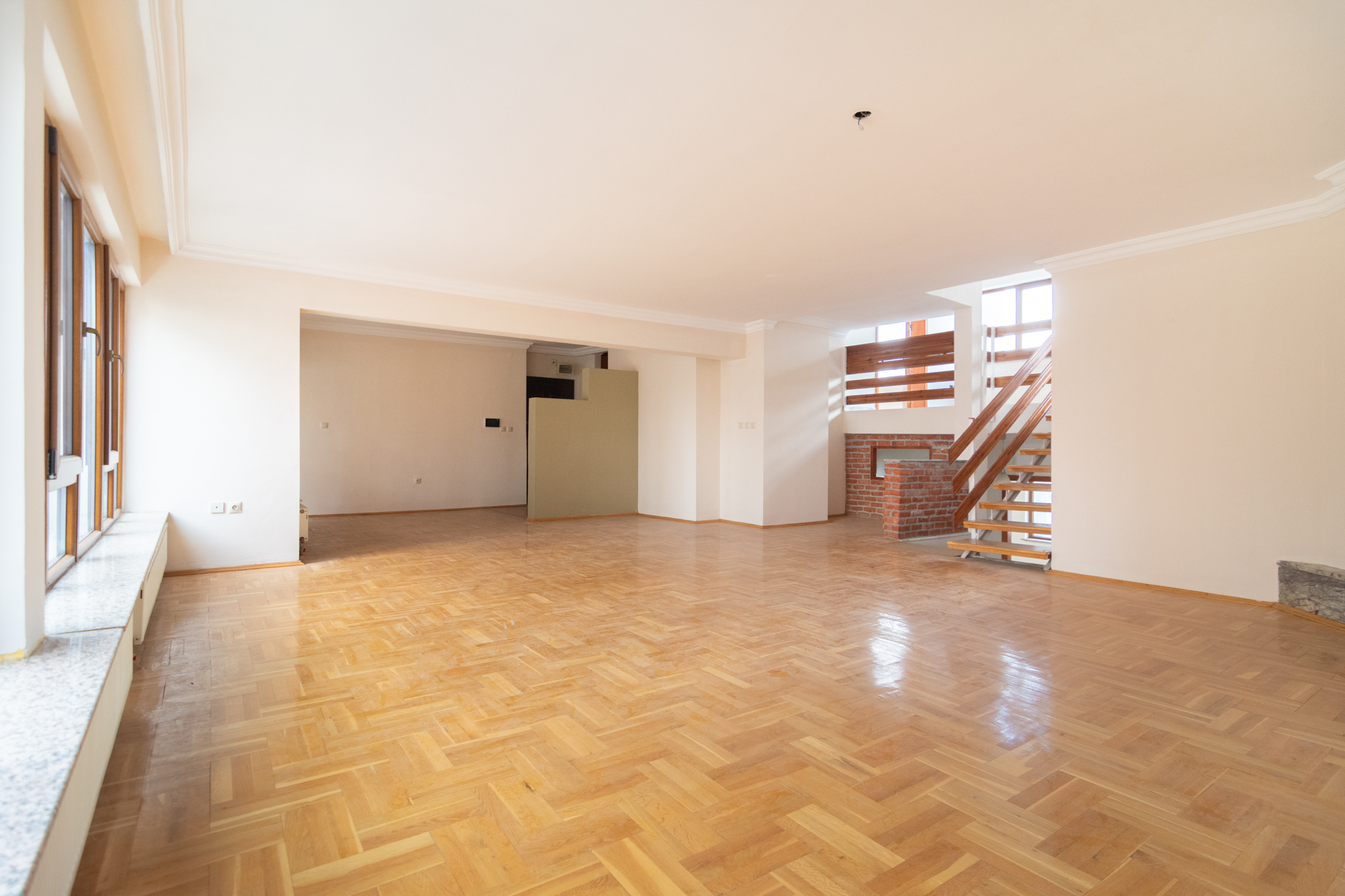 TURAN GÜNEŞ BULVARI MSB LOJMANLARI KARŞISINDA 5+1 DAİRE