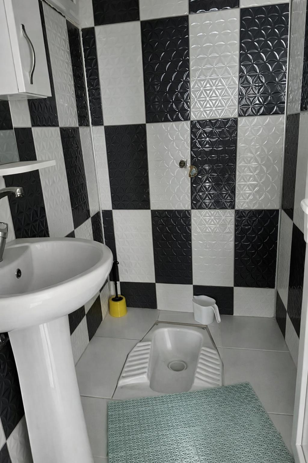 Elazığ'ın en merkezi ve değerli lokasyonlarından Gazi Caddesi üzerinde, satılık ve kiralık 2+1 geniş ofis!