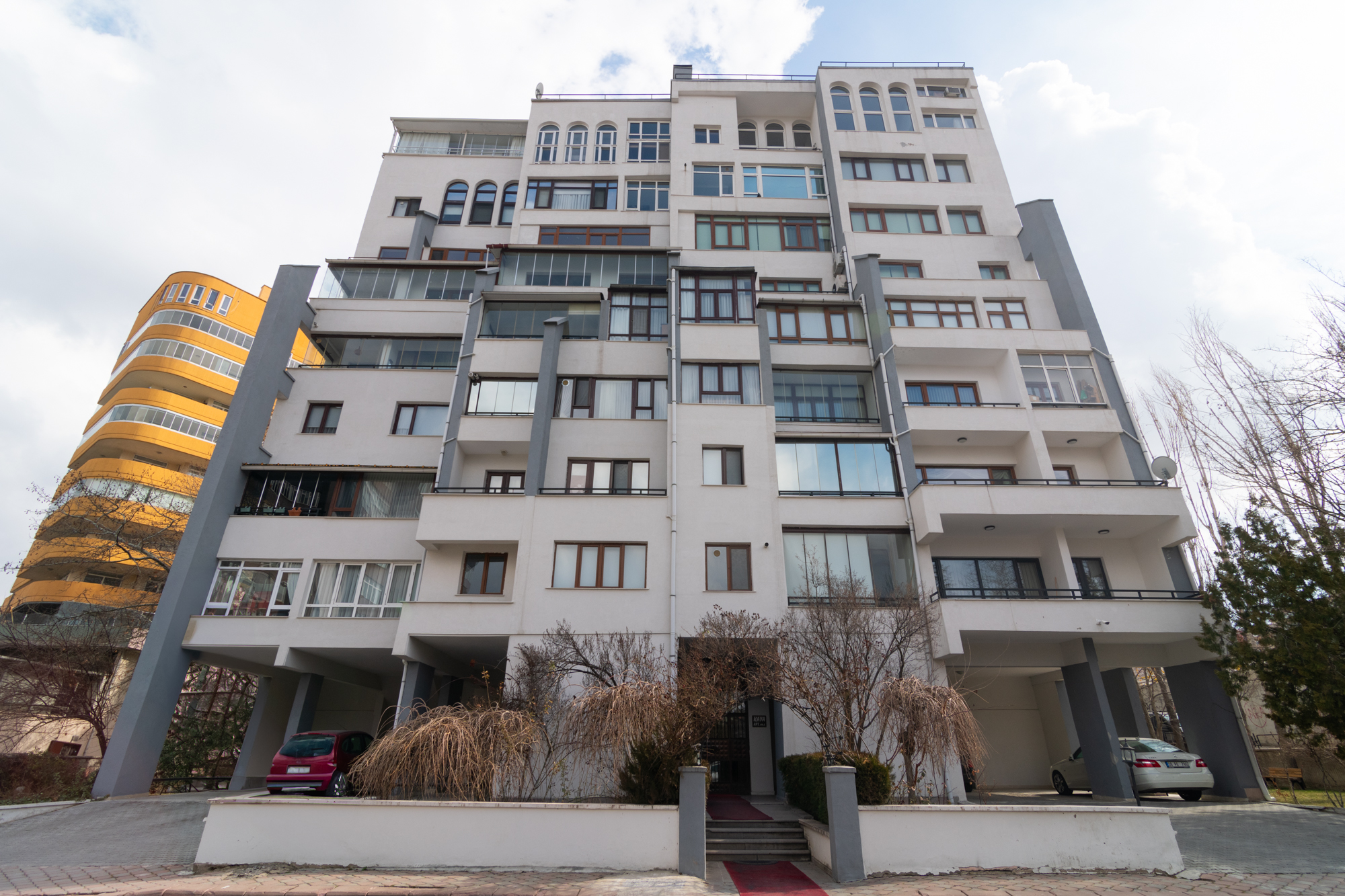 TURAN GÜNEŞ BULVARI MSB LOJMANLARI KARŞISINDA 5+1 DAİRE