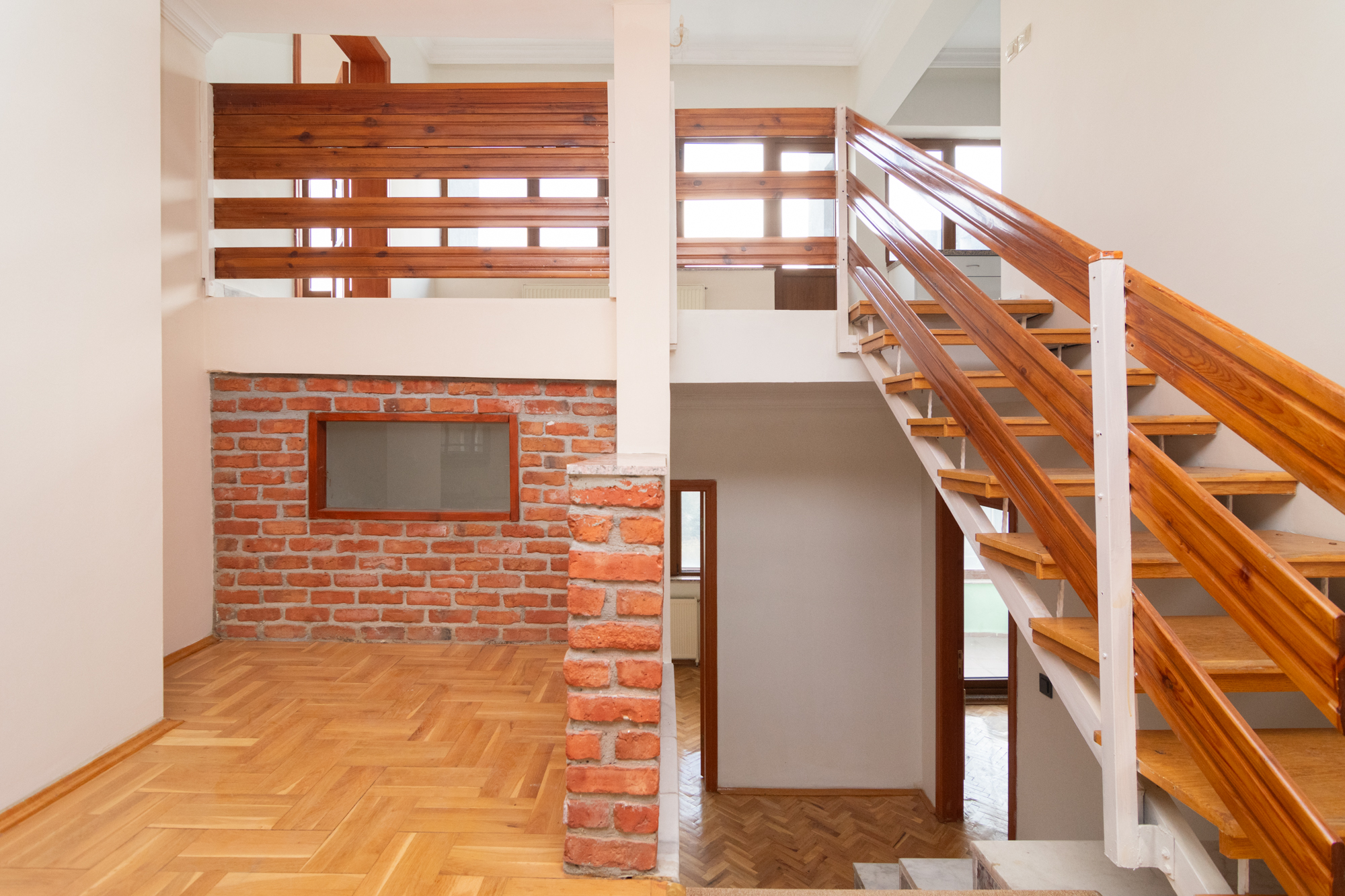 TURAN GÜNEŞ BULVARI MSB LOJMANLARI KARŞISINDA 5+1 DAİRE