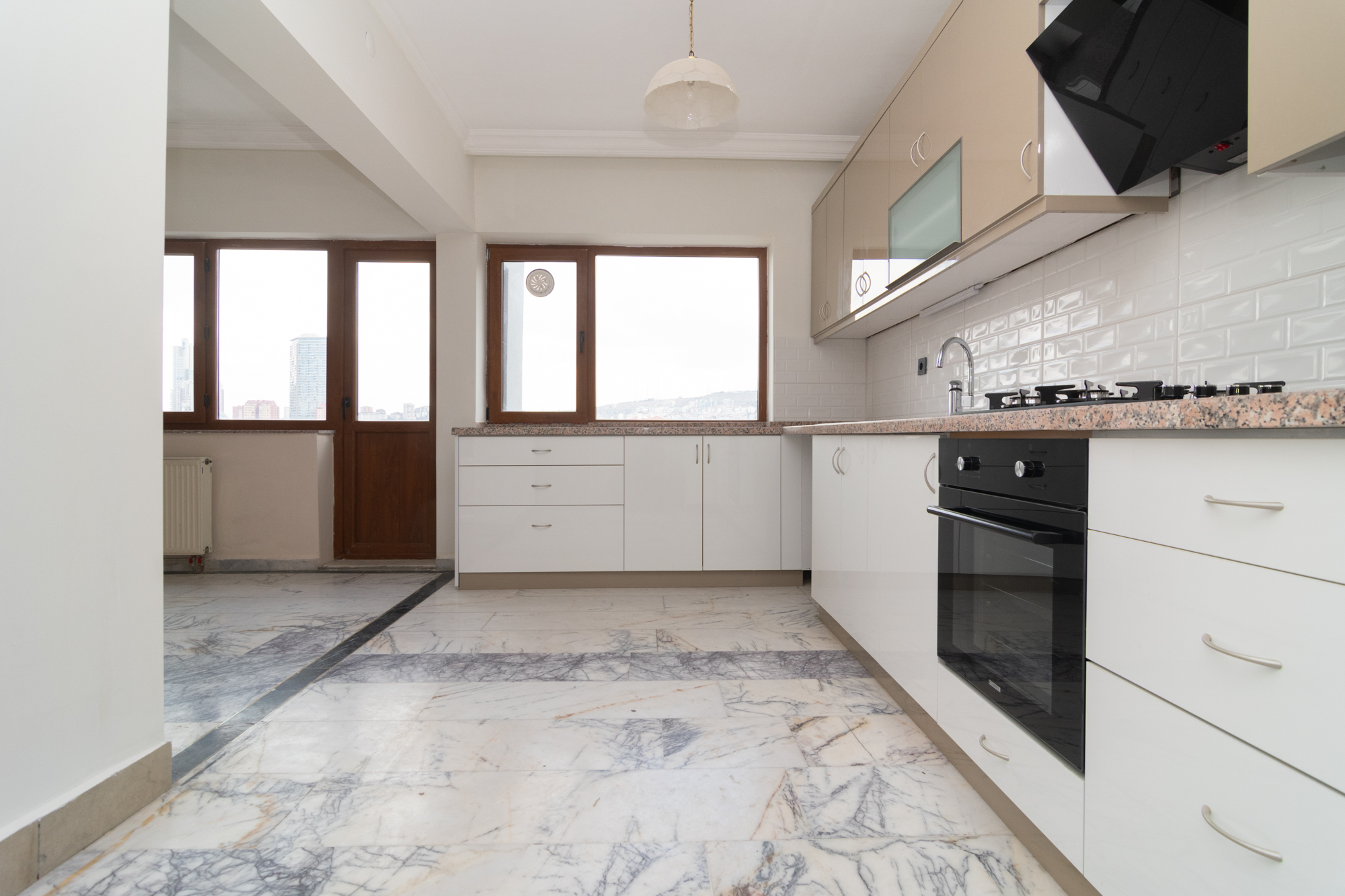 TURAN GÜNEŞ BULVARI MSB LOJMANLARI KARŞISINDA 5+1 DAİRE