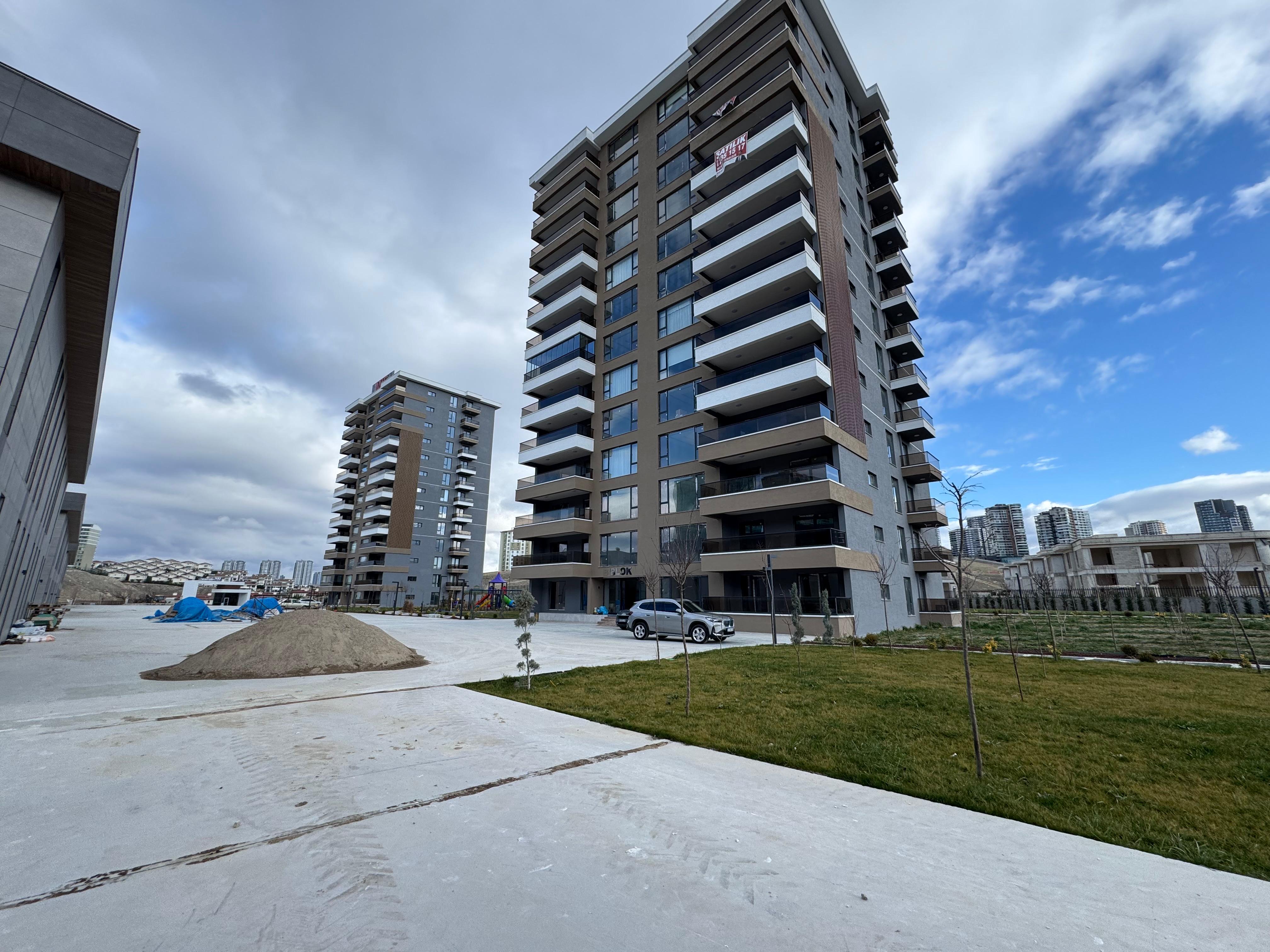 YAŞAMKENT'TE SEEÇKİN YAŞAM ULTRA LÜKS 4,5+1SIFIR DAİRE