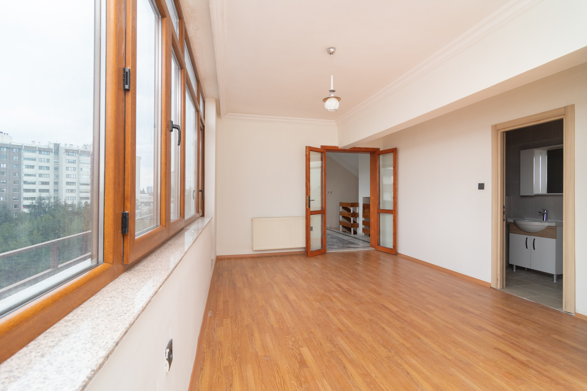 TURAN GÜNEŞ BULVARI MSB LOJMANLARI KARŞISINDA 5+1 DAİRE