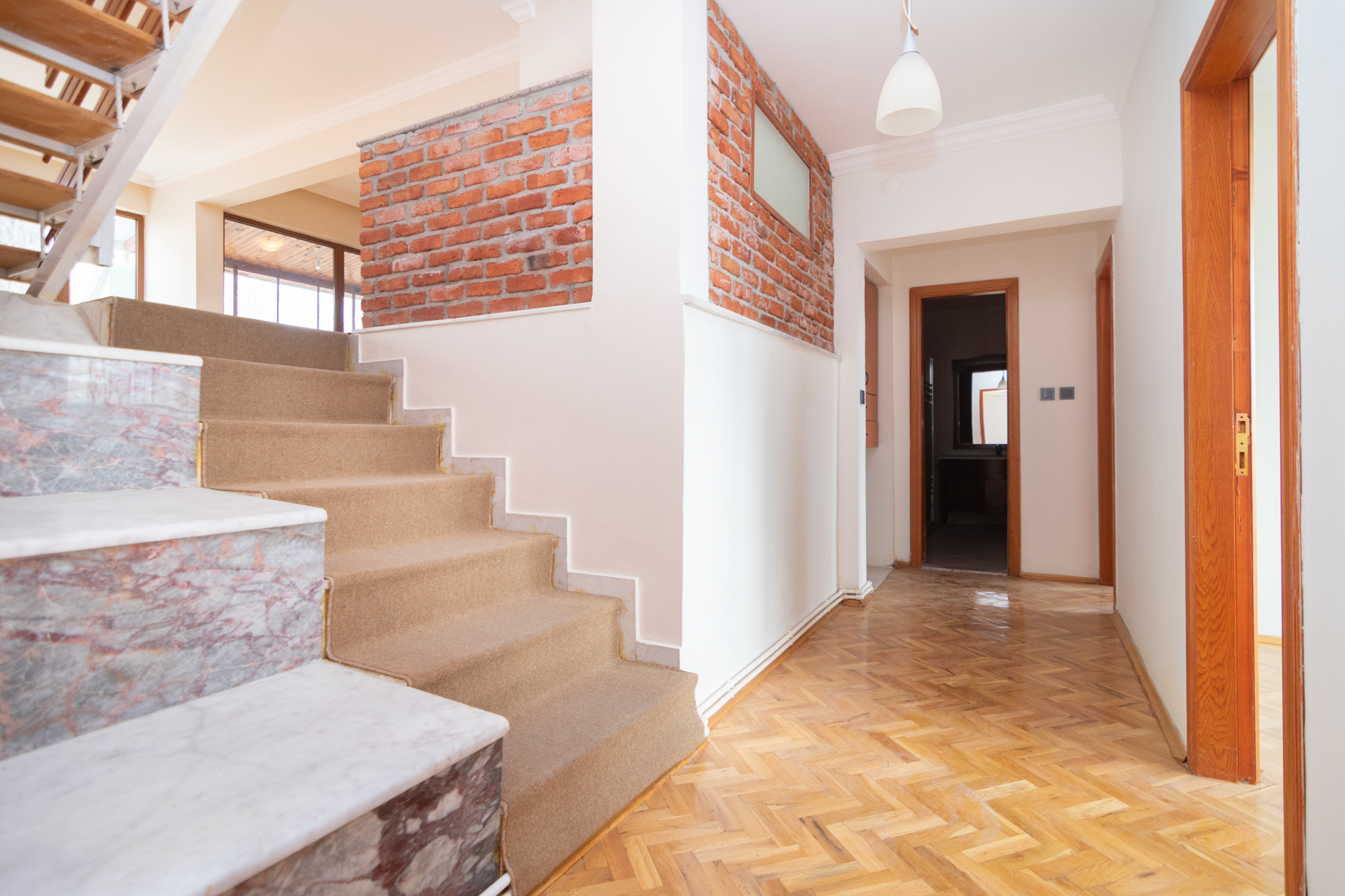 TURAN GÜNEŞ BULVARI MSB LOJMANLARI KARŞISINDA 5+1 DAİRE