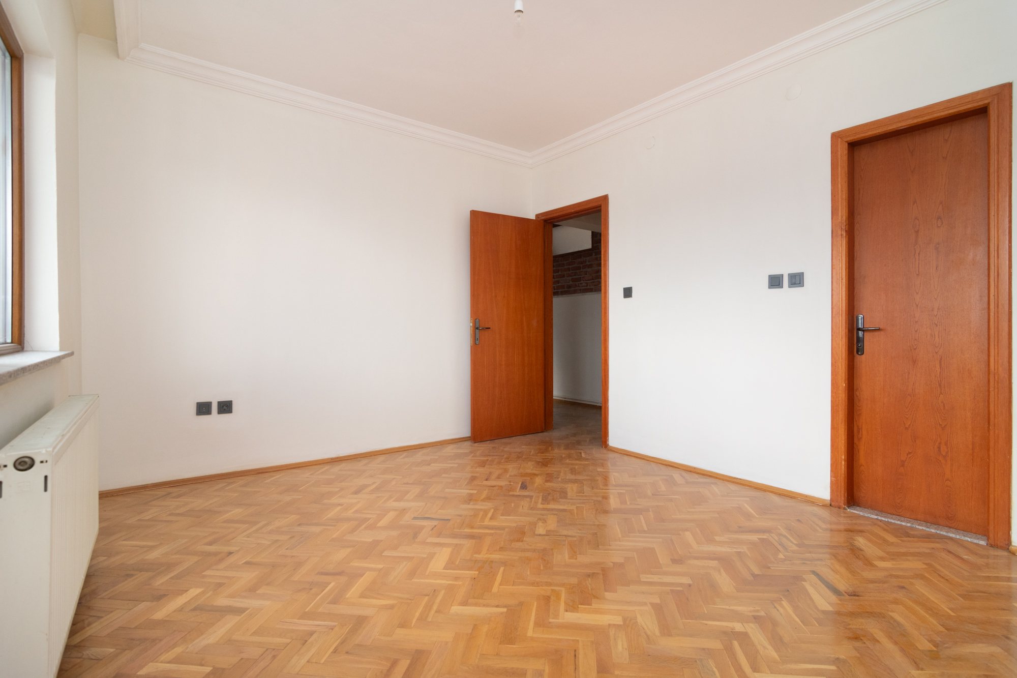 TURAN GÜNEŞ BULVARI MSB LOJMANLARI KARŞISINDA 5+1 DAİRE