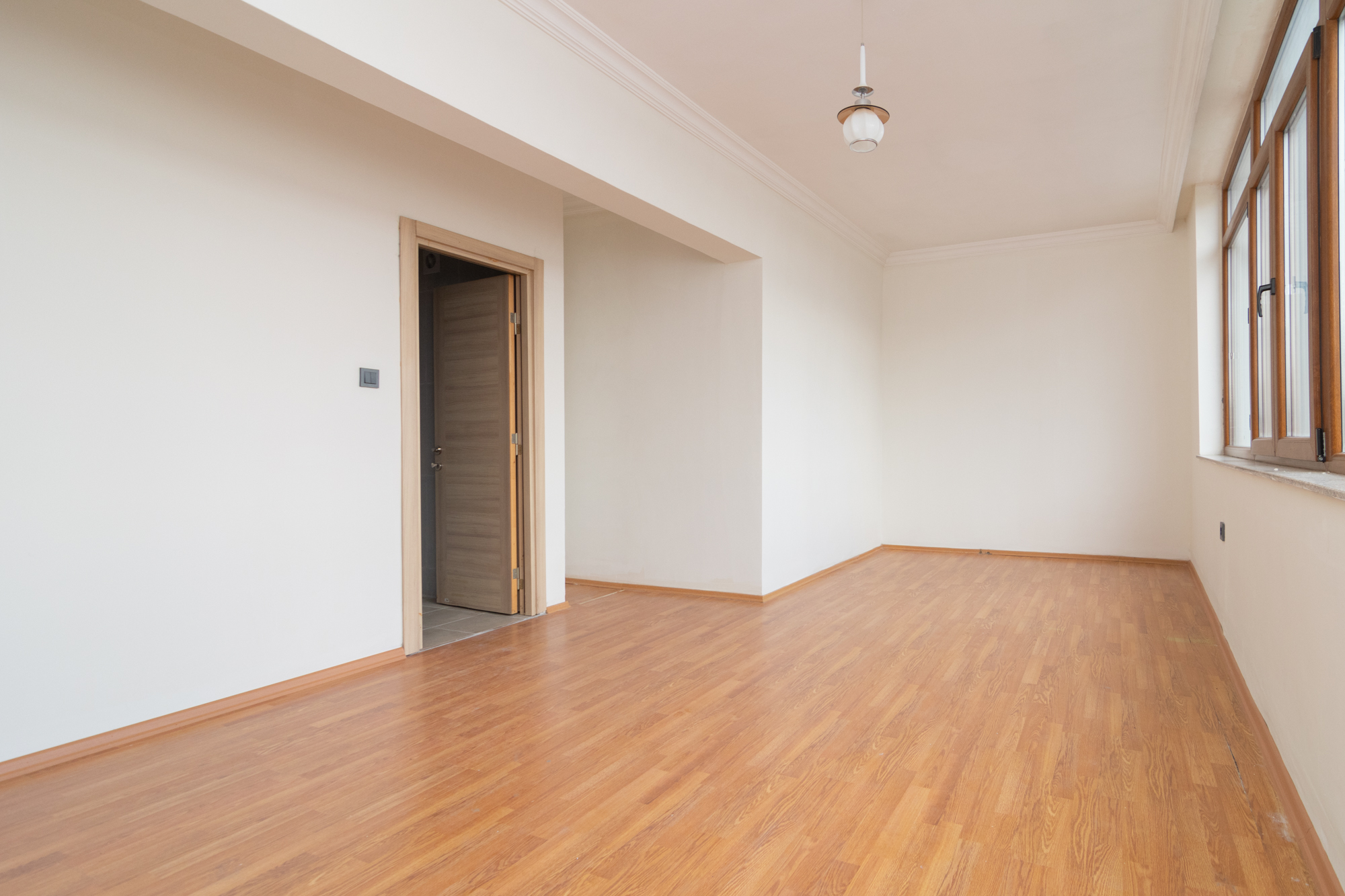 TURAN GÜNEŞ BULVARI MSB LOJMANLARI KARŞISINDA 5+1 DAİRE