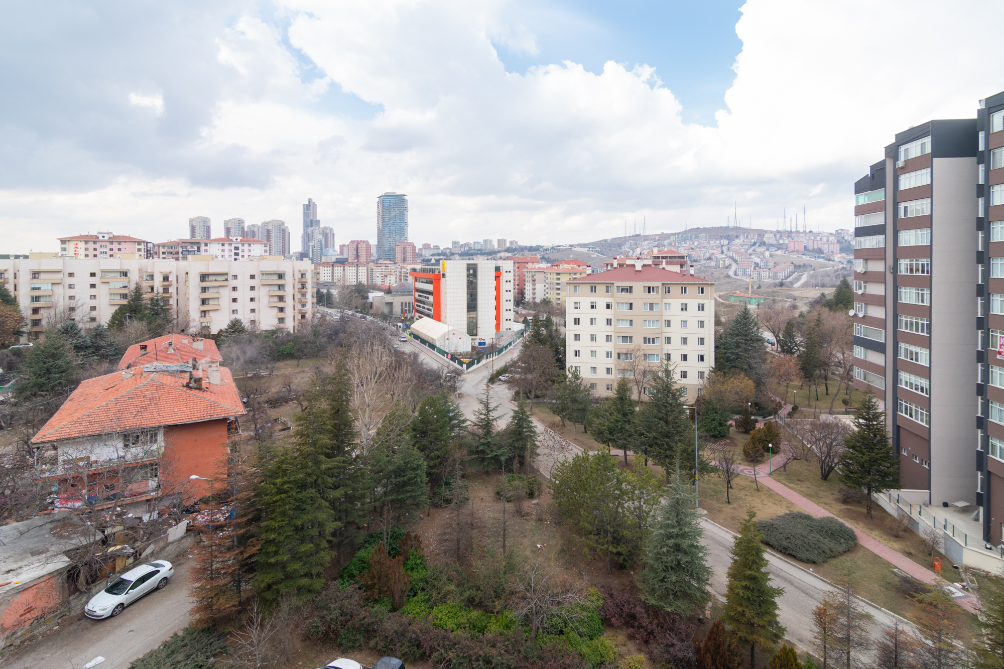 TURAN GÜNEŞ BULVARI MSB LOJMANLARI KARŞISINDA 5+1 DAİRE