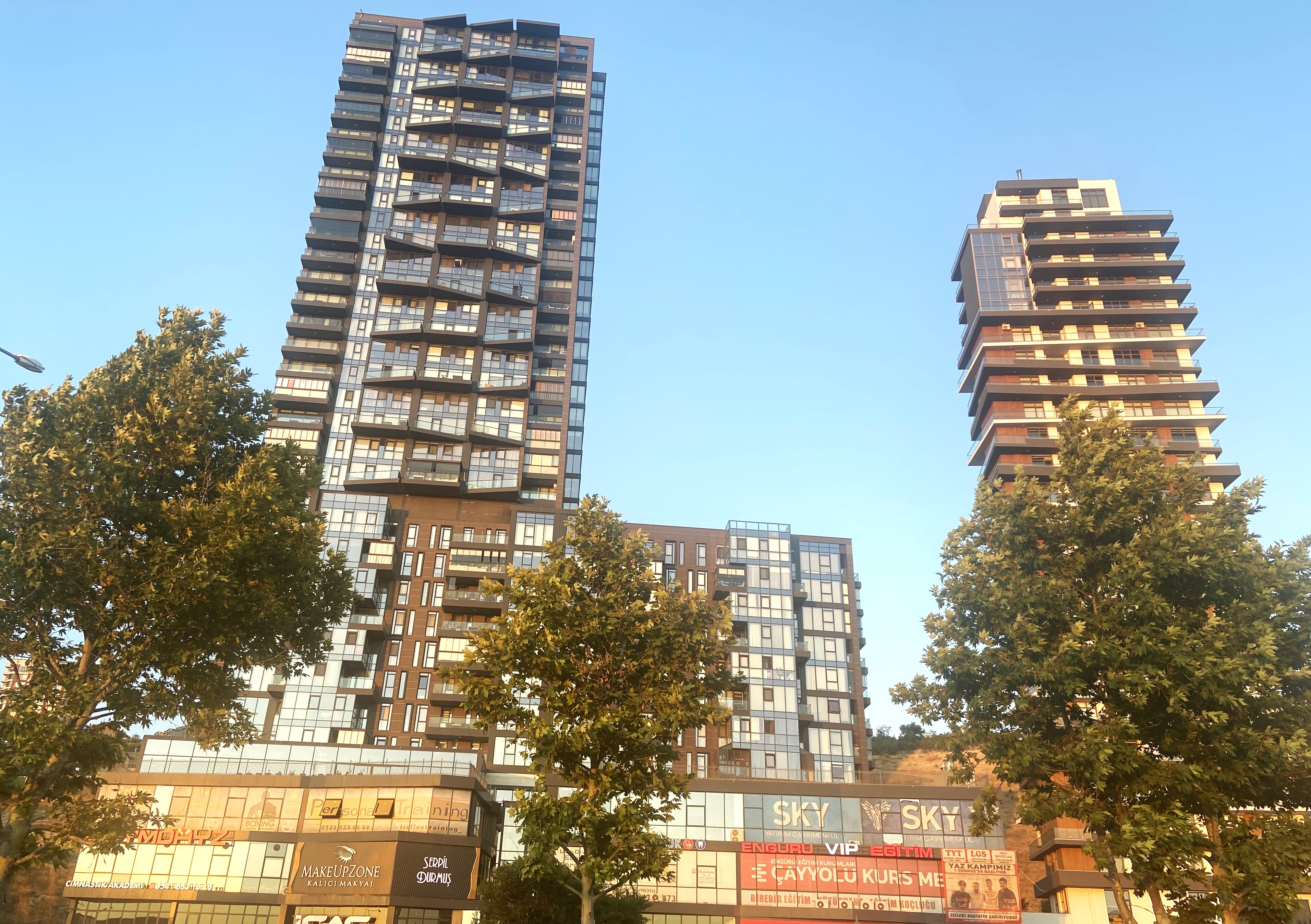 SO ÇAYYOLU SİTESİNDE SATILIK 2+1 EŞYALI ÖZEL YAPILI DAİRE