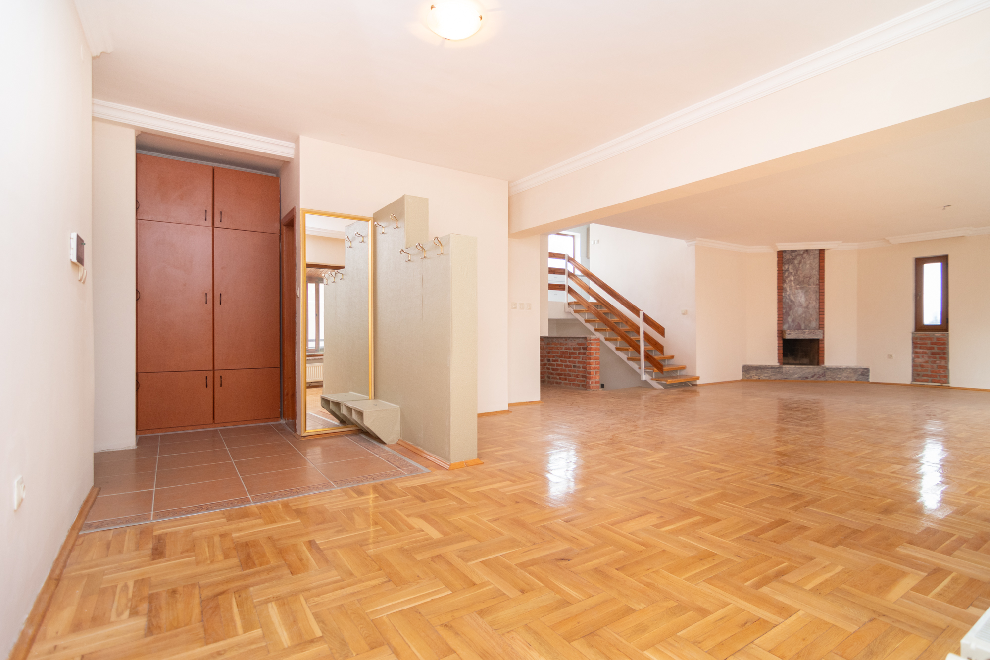 TURAN GÜNEŞ BULVARI MSB LOJMANLARI KARŞISINDA 5+1 DAİRE