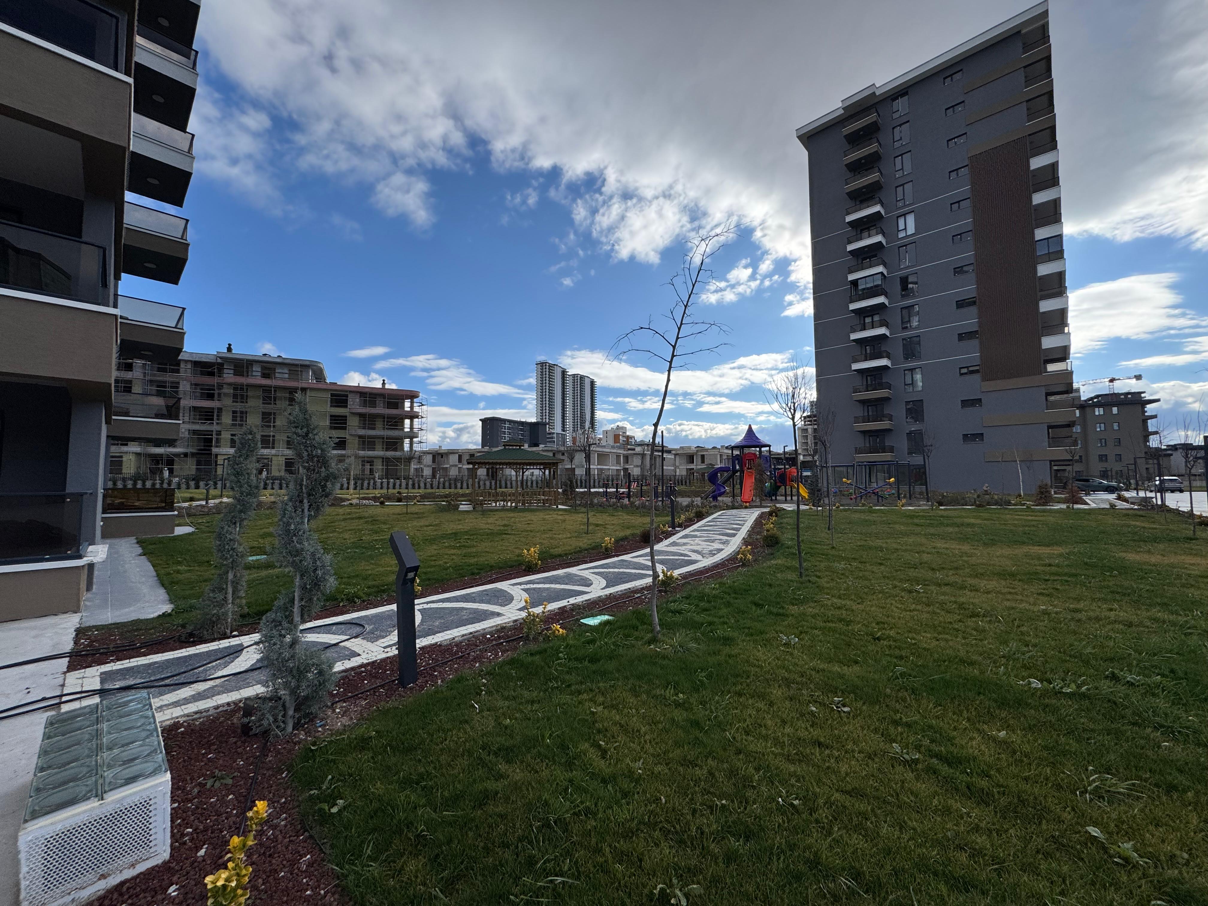 YAŞAMKENT'TE SEEÇKİN YAŞAM ULTRA LÜKS 4,5+1SIFIR DAİRE