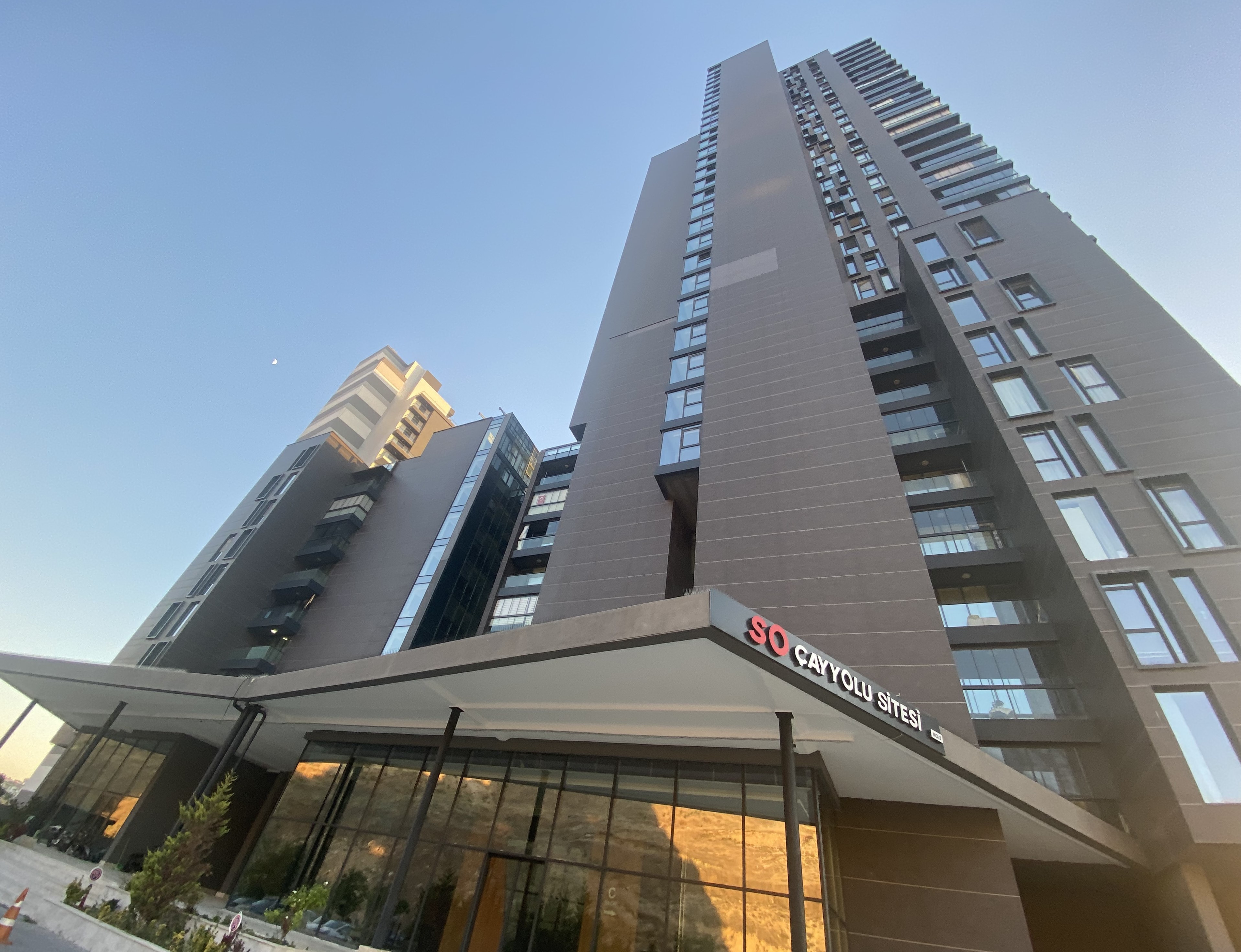 SO ÇAYYOLU SİTESİNDE SATILIK 2+1 EŞYALI ÖZEL YAPILI DAİRE