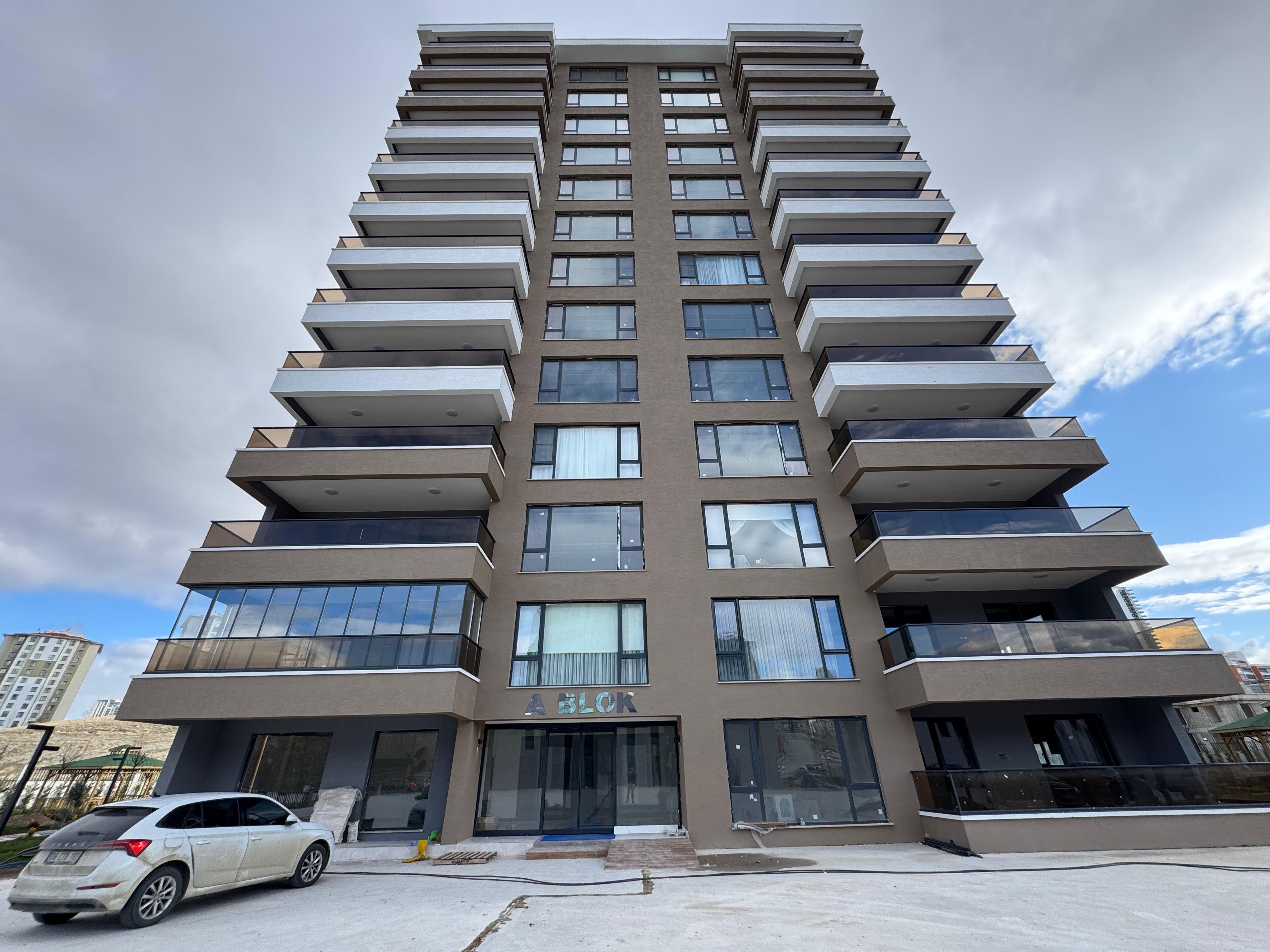 YAŞAMKENT'TE SEEÇKİN YAŞAM ULTRA LÜKS 4,5+1SIFIR DAİRE