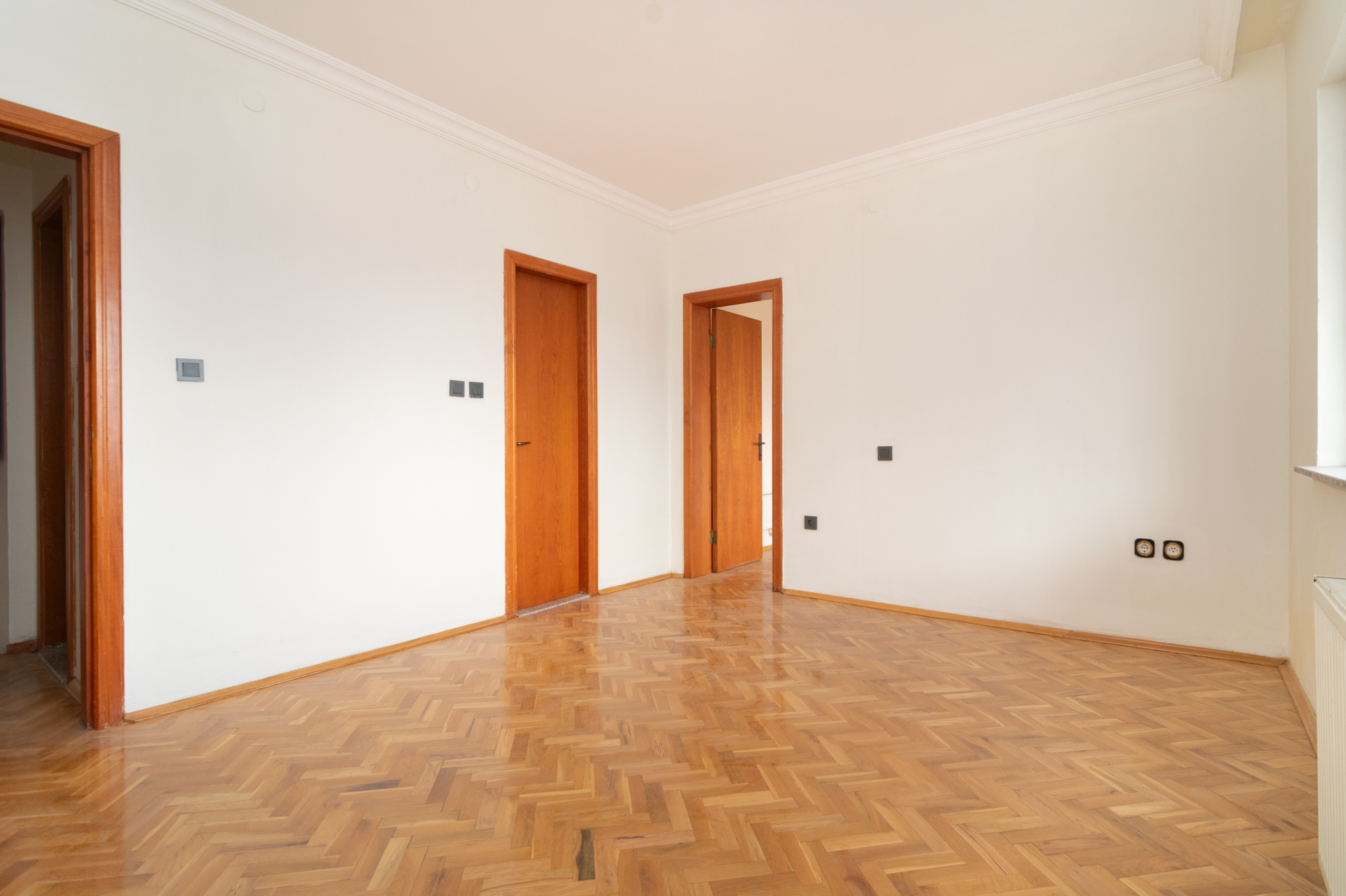 TURAN GÜNEŞ BULVARI MSB LOJMANLARI KARŞISINDA 5+1 DAİRE