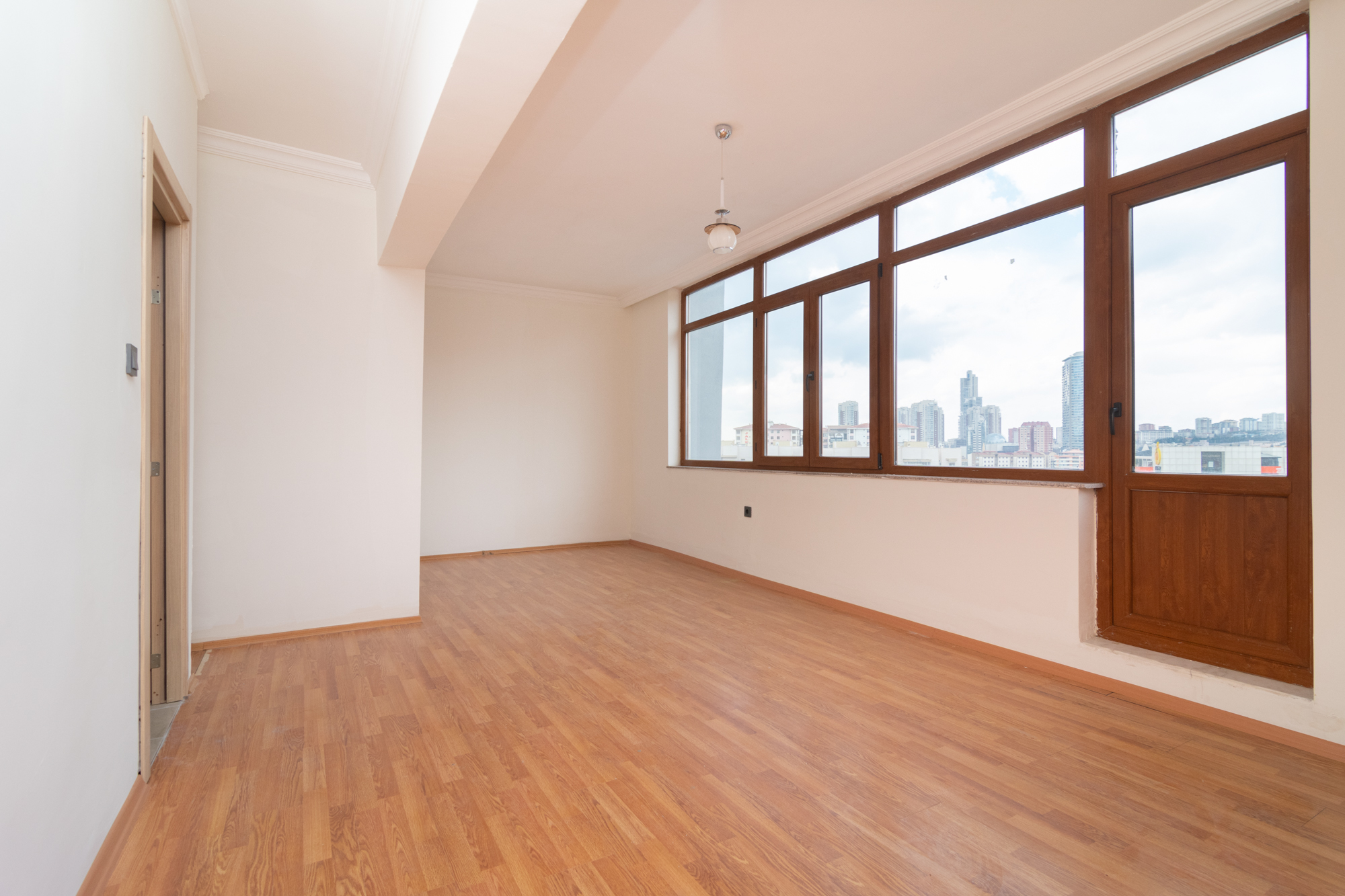 TURAN GÜNEŞ BULVARI MSB LOJMANLARI KARŞISINDA 5+1 DAİRE