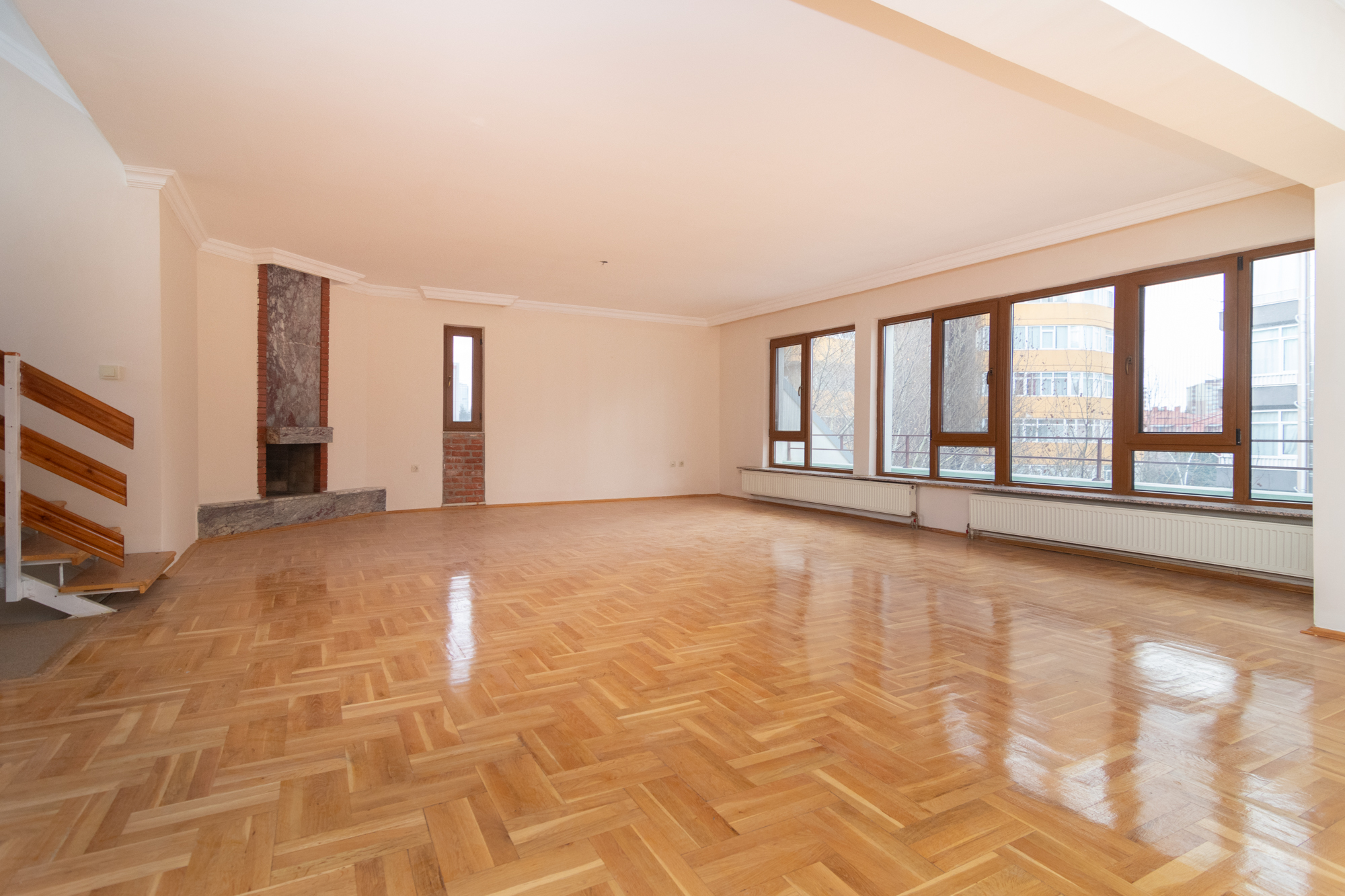 TURAN GÜNEŞ BULVARI MSB LOJMANLARI KARŞISINDA 5+1 DAİRE